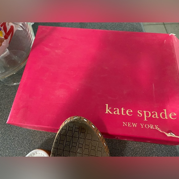 Kate spades slightly use size 7.5 light white and nice heel design - Picture 3 of 3